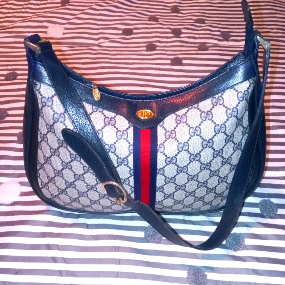 Gucci supreme shoulder bag